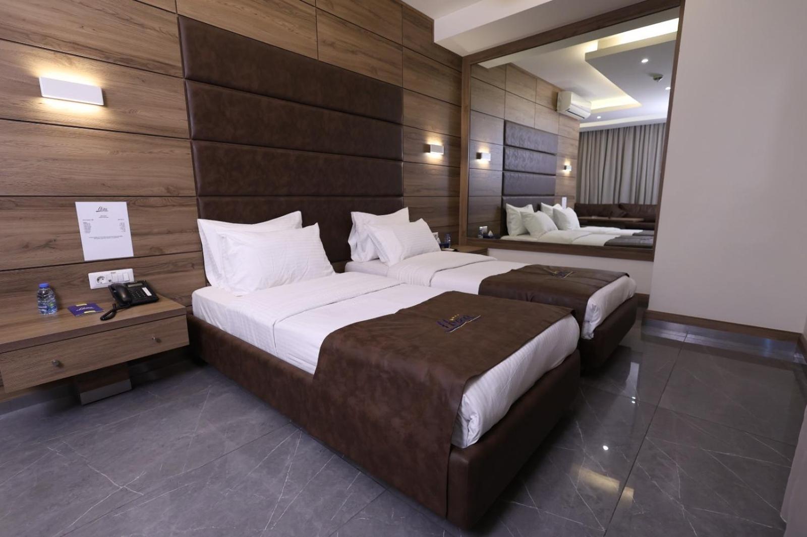 Ibiza Hotel จูนิเย ภายนอก รูปภาพ