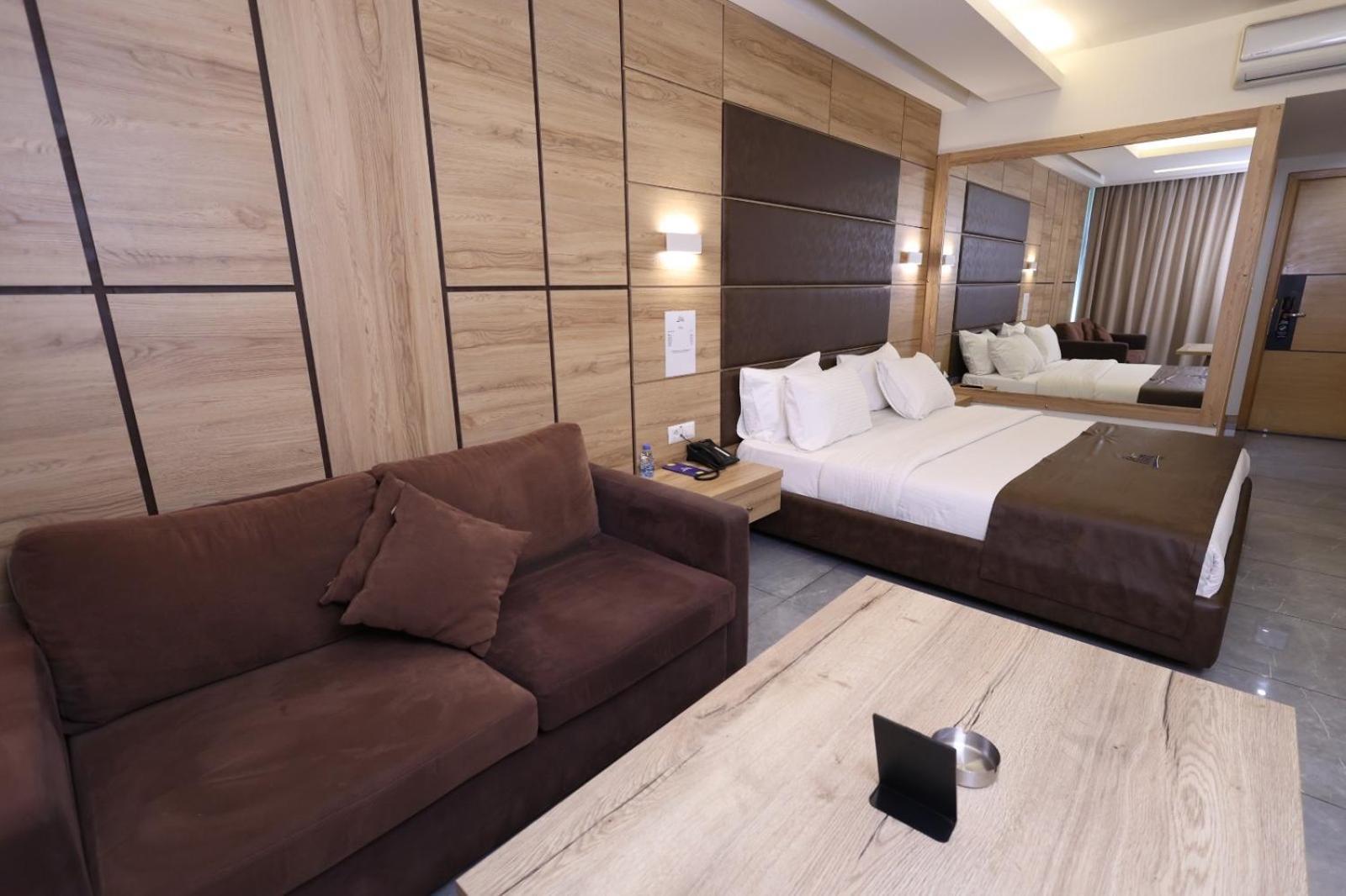 Ibiza Hotel จูนิเย ภายนอก รูปภาพ