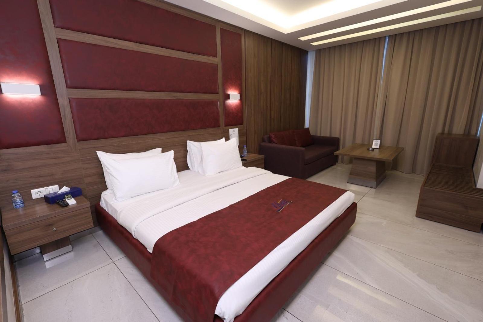 Ibiza Hotel จูนิเย ภายนอก รูปภาพ