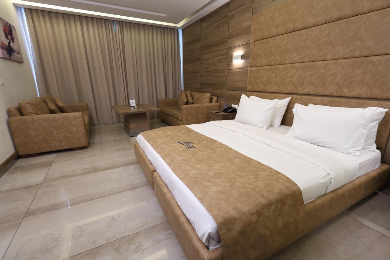 Ibiza Hotel จูนิเย ภายนอก รูปภาพ
