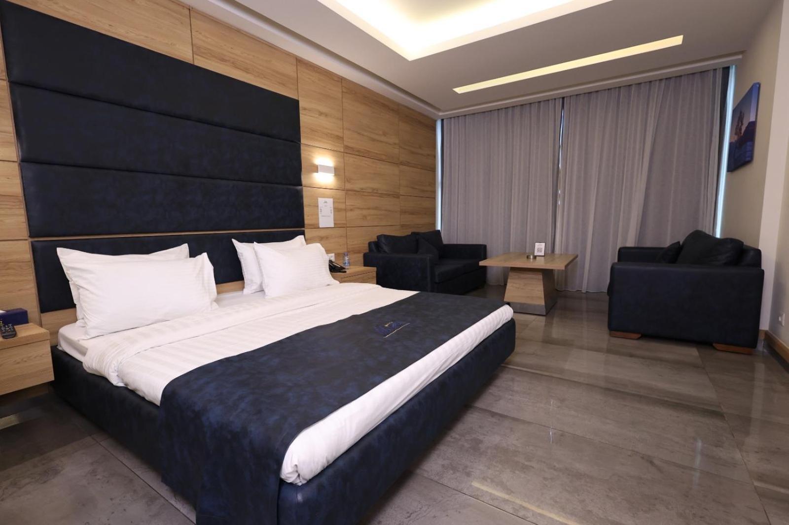 Ibiza Hotel จูนิเย ภายนอก รูปภาพ