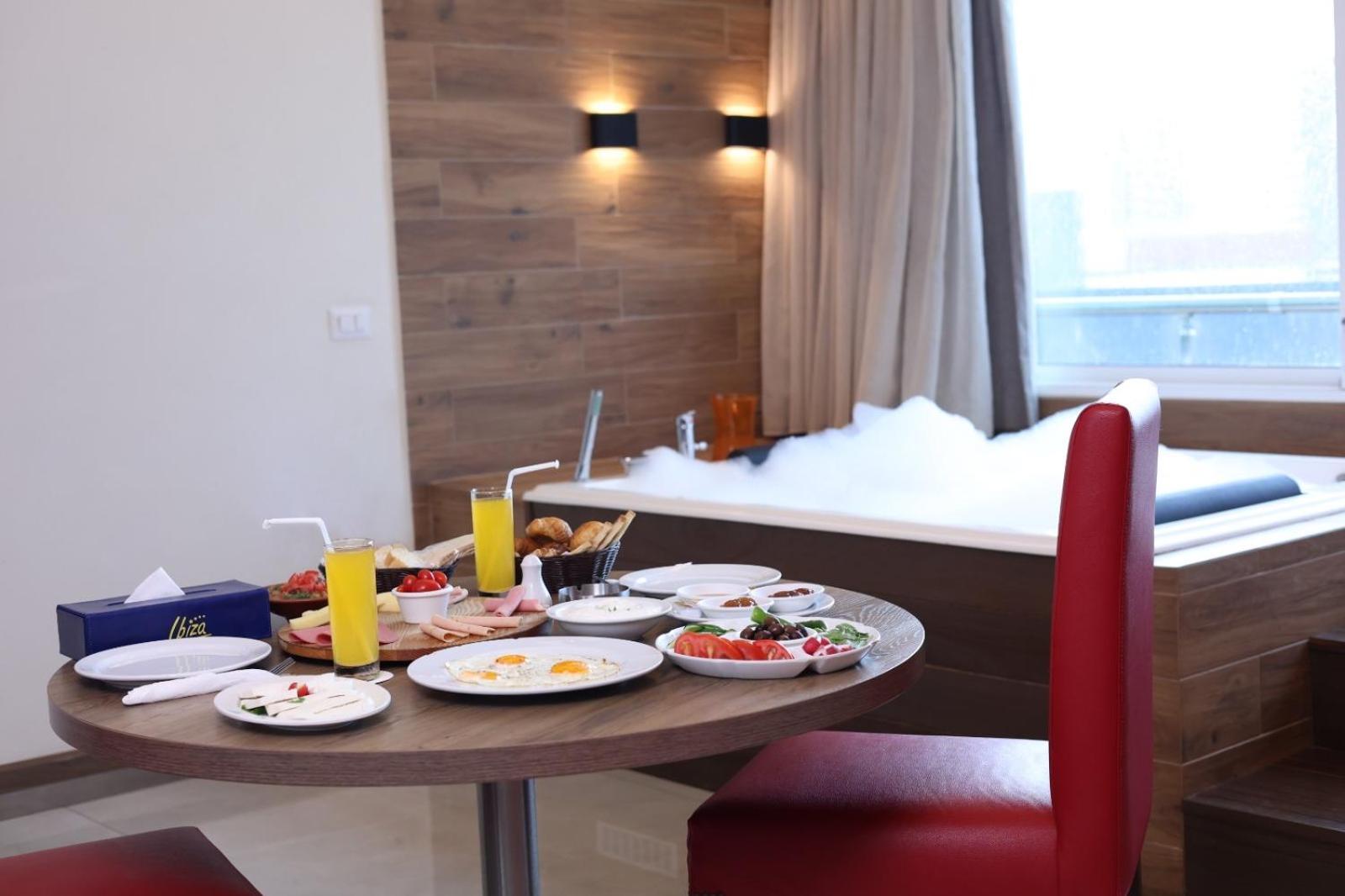 Ibiza Hotel จูนิเย ภายนอก รูปภาพ