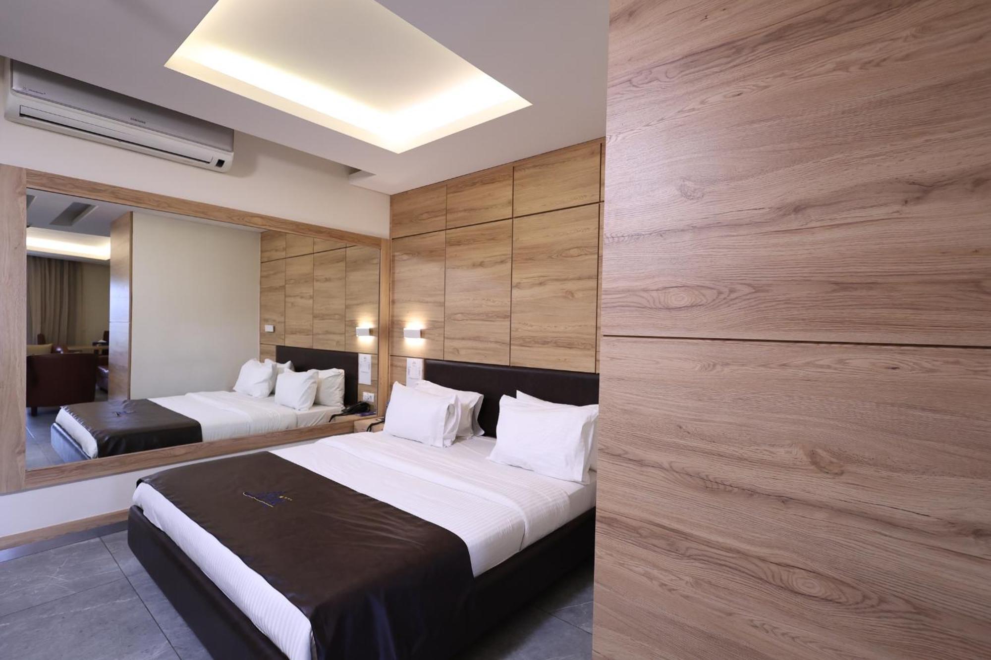 Ibiza Hotel จูนิเย ภายนอก รูปภาพ