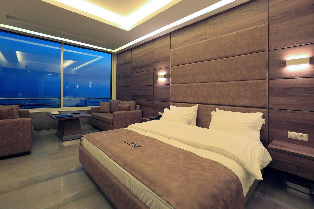 Ibiza Hotel จูนิเย ภายนอก รูปภาพ